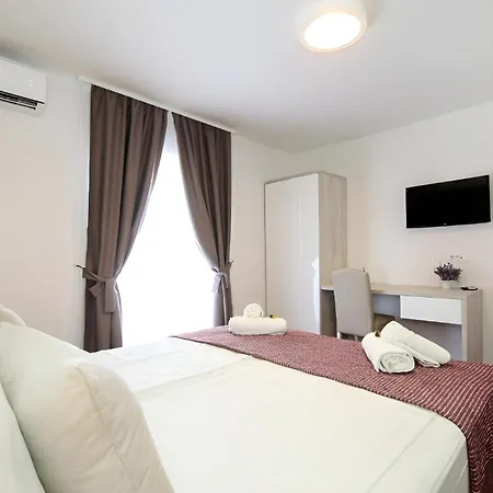 Maxim Deluxe Rooms With Balcony & Private Bathrooms - Downtown Spalato, Quiet Neighborhood Exterior photo