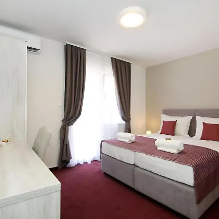 Maxim Deluxe Rooms With Balcony & Private Bathrooms - Downtown Spalato, Quiet Neighborhood Exterior photo
