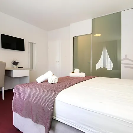 Maxim Deluxe Rooms With Balcony & Private Bathrooms - Downtown Spalato, Quiet Neighborhood Exterior photo