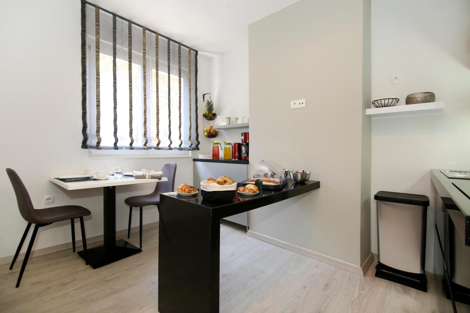 Maxim Deluxe With Balcony & Private Bathrooms - Downtown Spalato, Quiet Neighborhood * Split